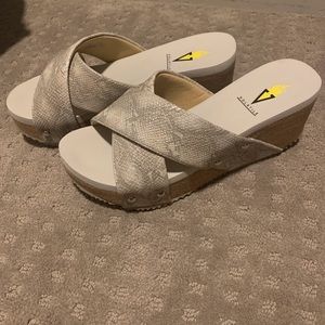 Silver Snake Print Size Wedges 6